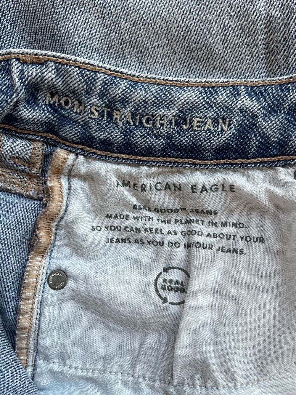 American Eagle High-Waisted Light Blue Mom Jeans - Picture 9 of 10